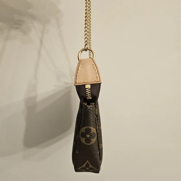 ⭐SOLD⭐ Louis Vuitton Mini Pochette Accessoires Monogram | Chain Strap | France - Picture 5 of 10